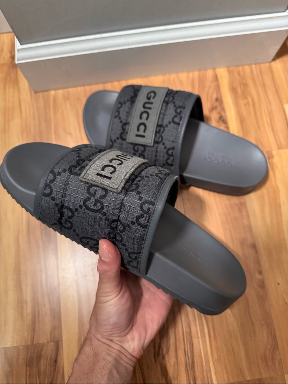 Gucci Men’s Gray GG Logo Slide Sandals men size 11 used